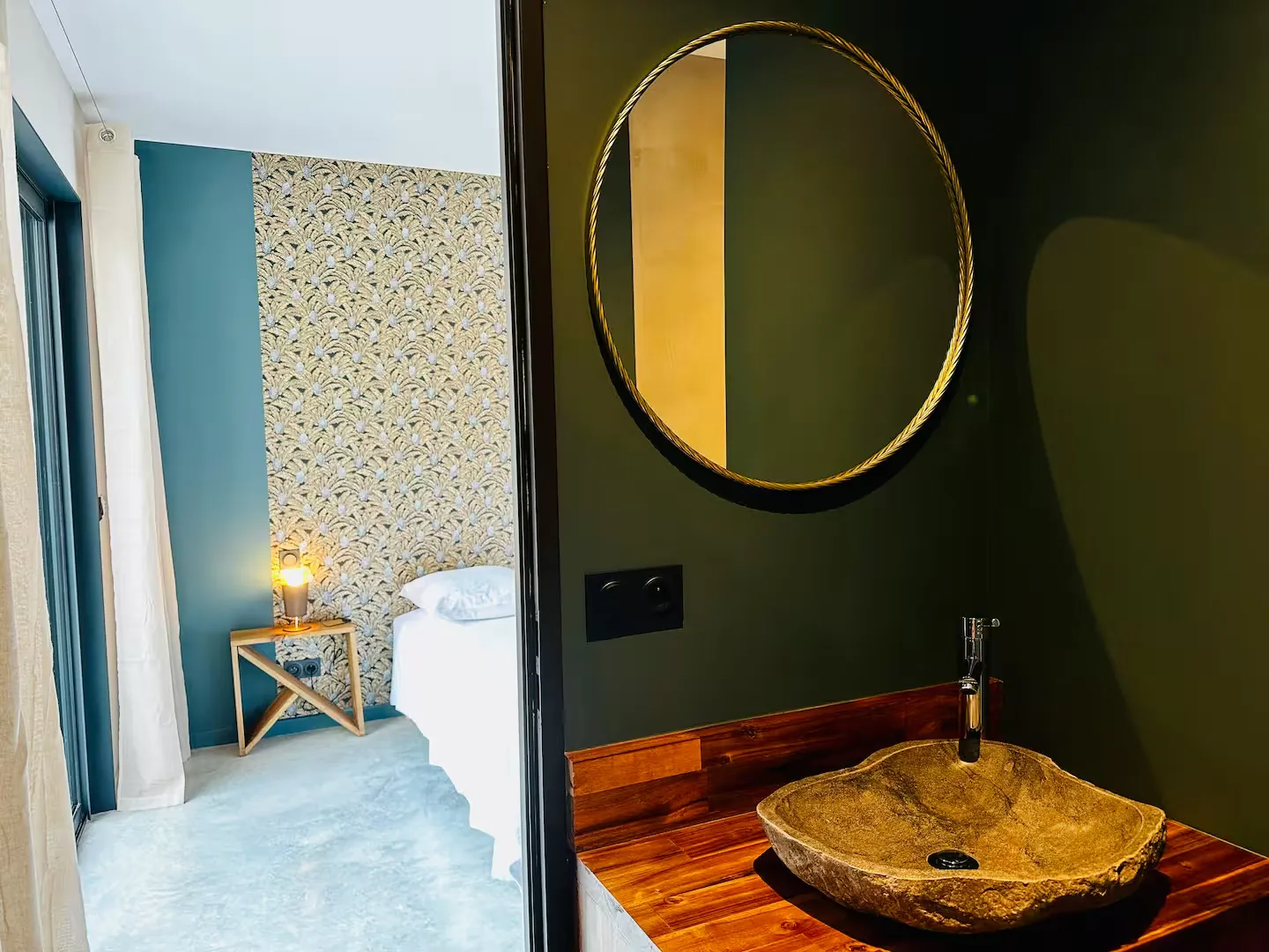 Salle d'eau attenante à une suite