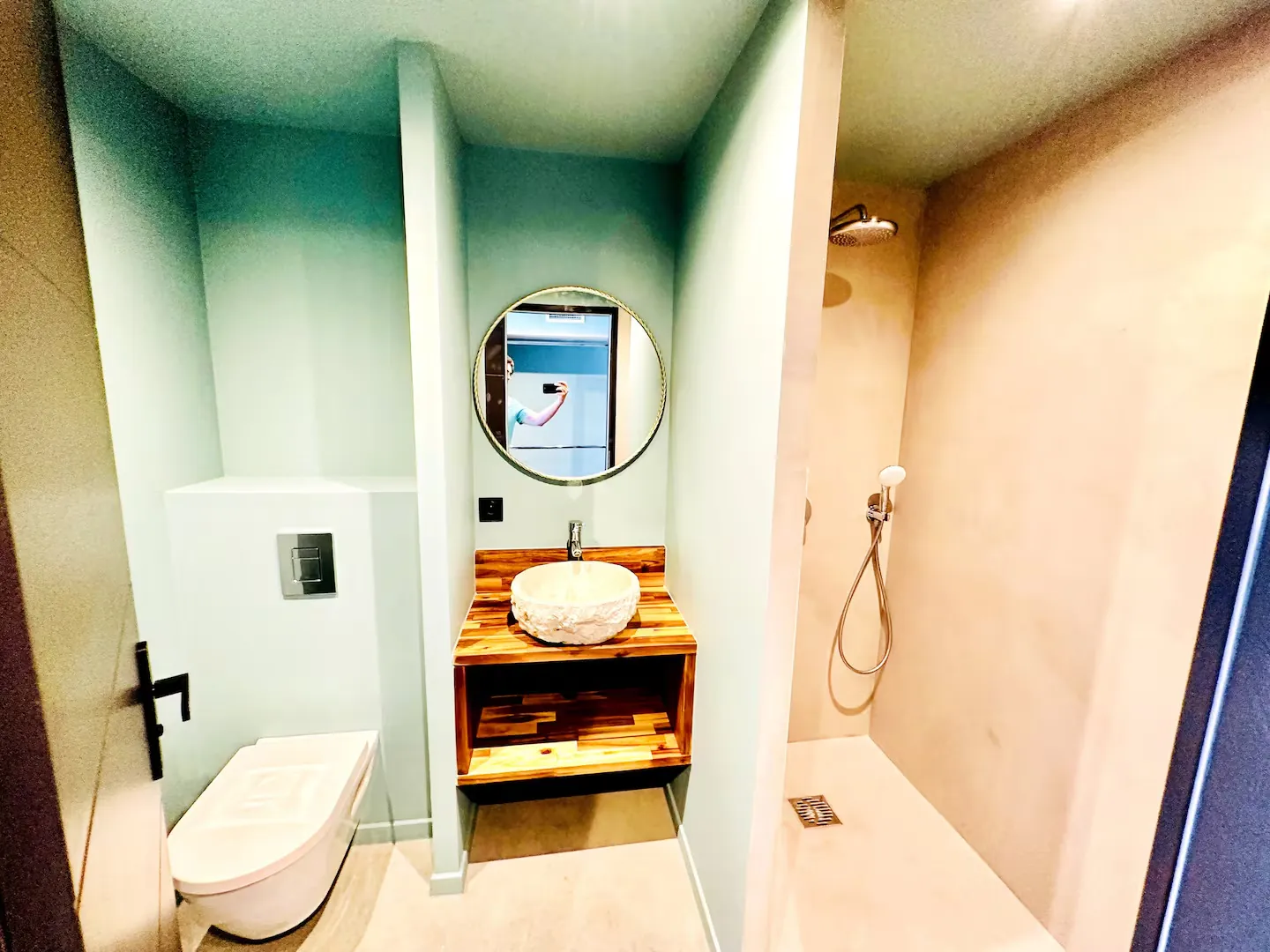 Salle d'eau avec douche à l'italienne